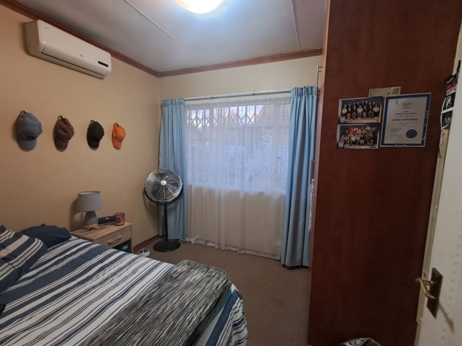 To Let 3 Bedroom Property for Rent in Langenhovenpark Free State